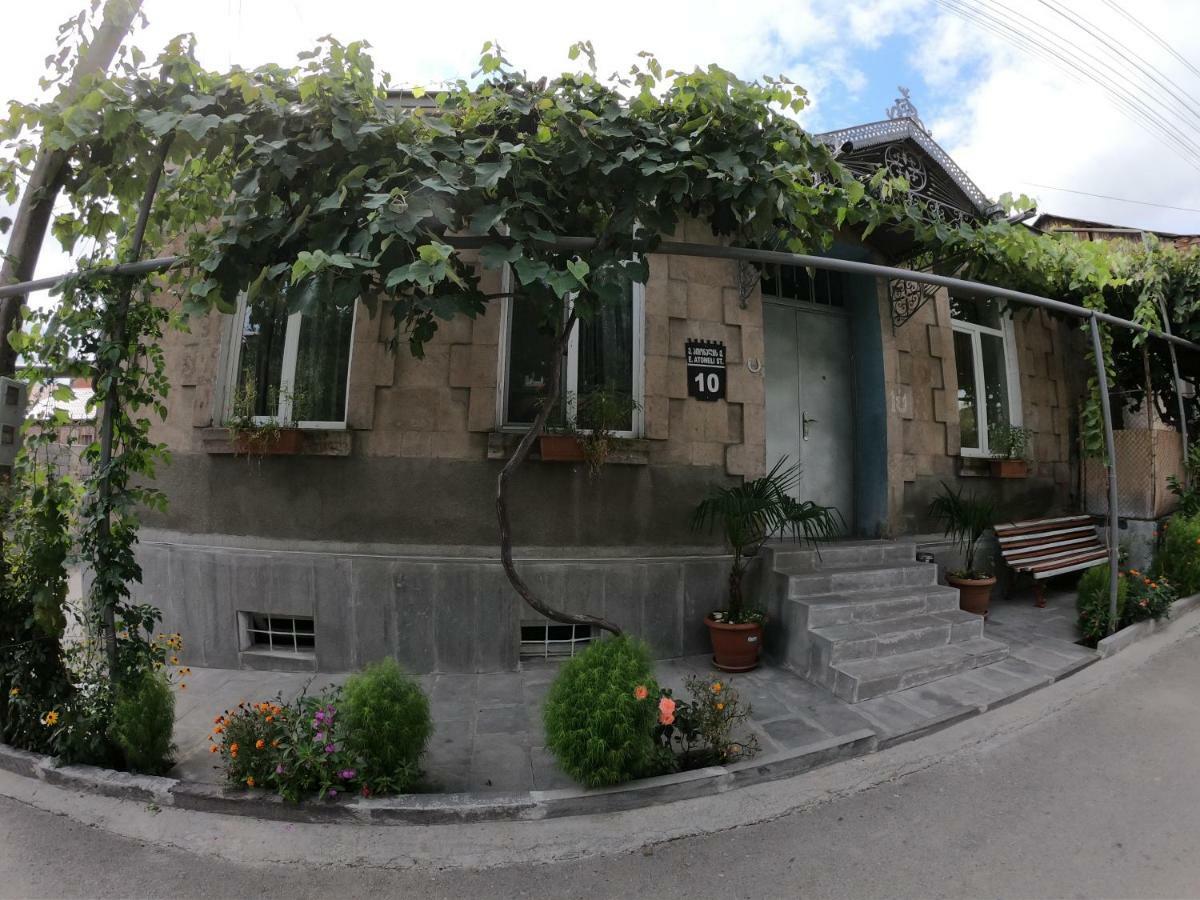 Host Family Hotel Akhaltsikhe  Bagian luar foto